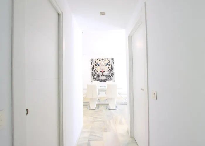 1093 Modern , Huge Terrace , Bbq Apartment *