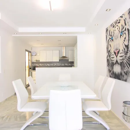 1093 Modern , Huge Terrace , Bbq * Marbella
