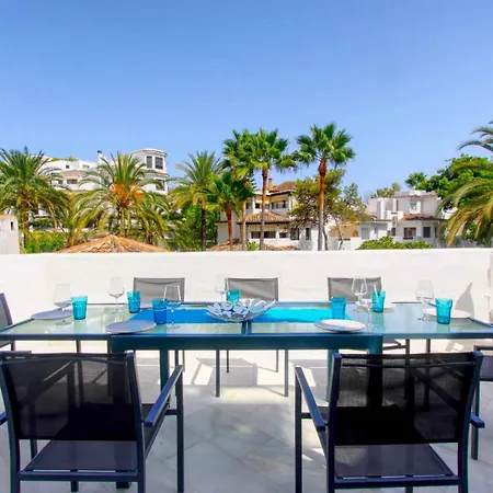 1093 Modern , Huge Terrace , Bbq