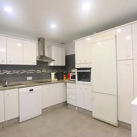 1093 Modern , Huge Terrace , Bbq