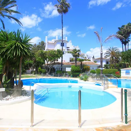 1093 Modern , Huge Terrace , Bbq