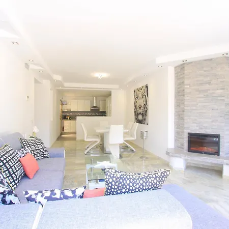 1093 Modern , Huge Terrace , Bbq *