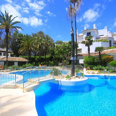 1093 Modern , Huge Terrace , Bbq Apartment *
