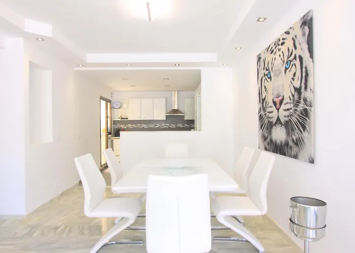 1093 Modern , Huge Terrace , Bbq * Μαρμπέλλα