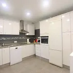 1093 Modern , Huge Terrace , Bbq